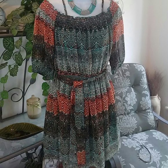 Chiffon Cold Shoulder Dress - Picture 3 of 4